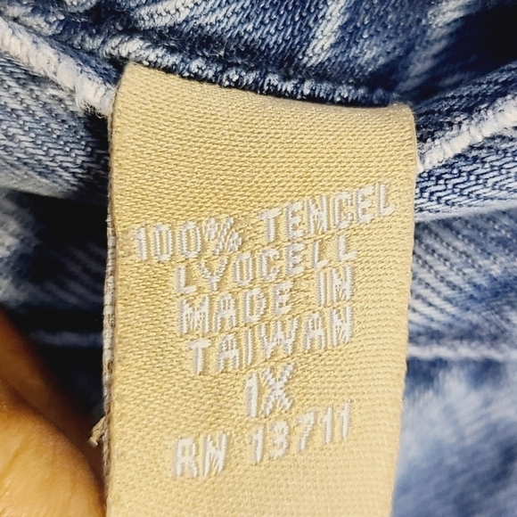 Kate Hill Woman | Lightweight Distressed Tencel Denim Jeans (Size 1X) - Picture 4 of 11